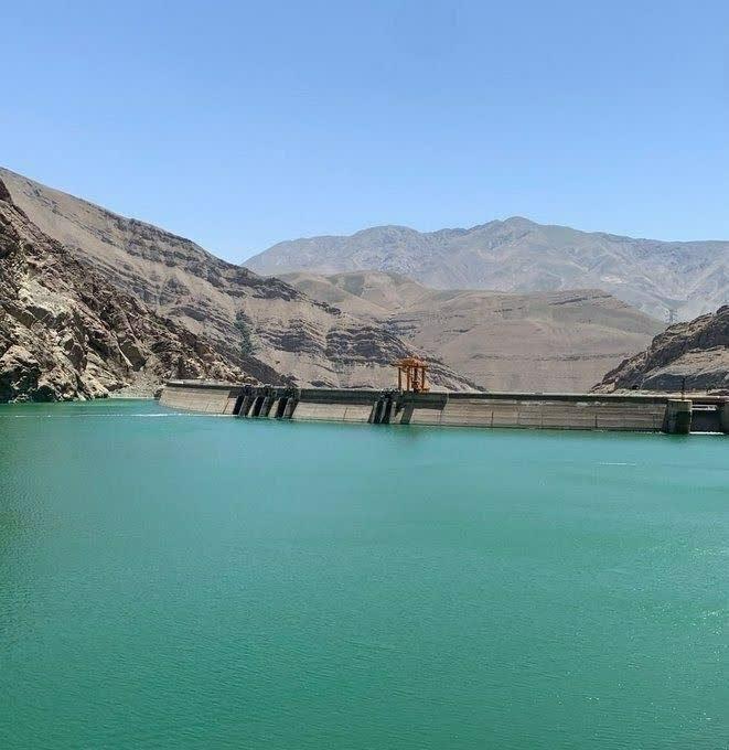 picture of Karaj dam almost overfull
