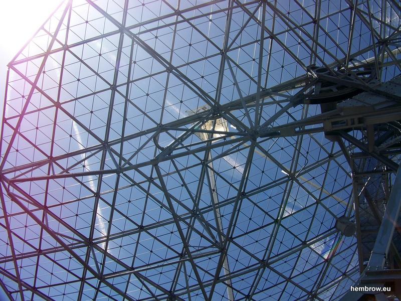 A last view of the radiotelescope. When it was pointed at the sun there was enough reflection from the dish to very obviously light up the antenna at the centre.